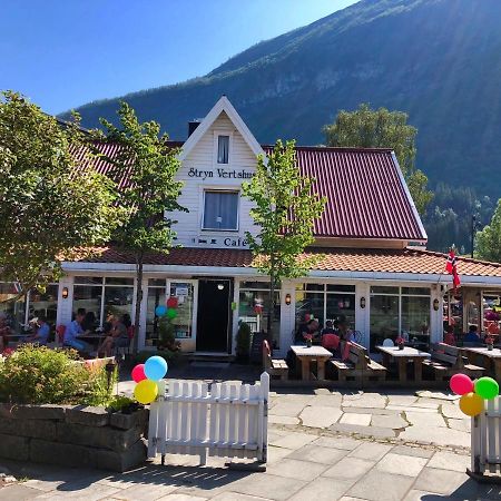 Stryn Kaffebar & Vertshus المظهر الخارجي الصورة